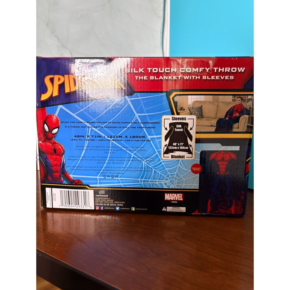 Spiderman Silk Touch Comfy Throw with Sleeves - Adult Size - Picture 2 of 4